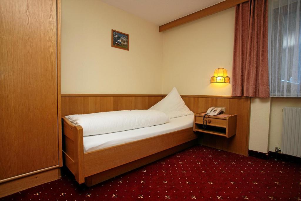 Hotel Wiese Sankt Leonhard im Pitztal Room photo