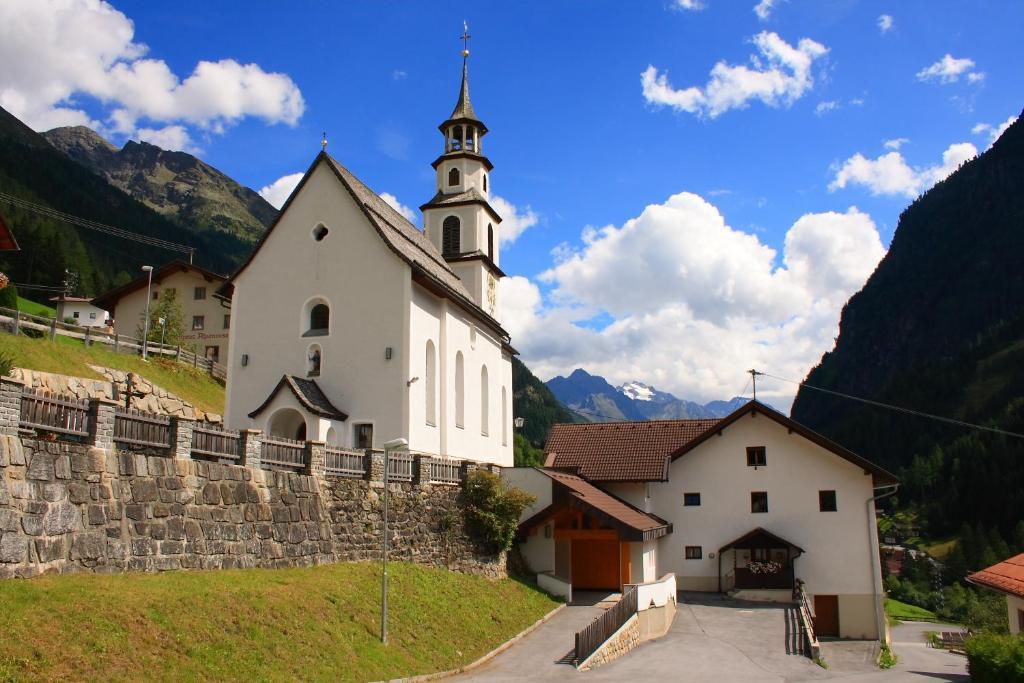 Hotel Wiese Sankt Leonhard im Pitztal Exterior photo